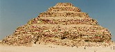 De trappiramide van Djoser in Memphis