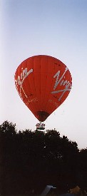Luchtballon boven de camping